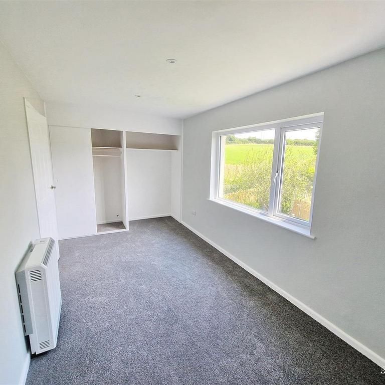 2 bedroom cottage to rent - Photo 1