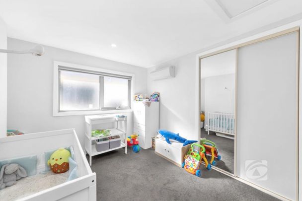 MODERN 3-BEDROOM HOME IN A CONVENIENT HALLAM LOCATION! - Photo 1