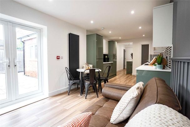 6 bedroom semi-detached house to rent - Photo 1