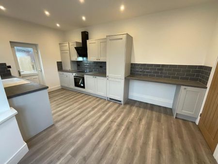 2 bedroom semi-detached bungalow to rent - Photo 5