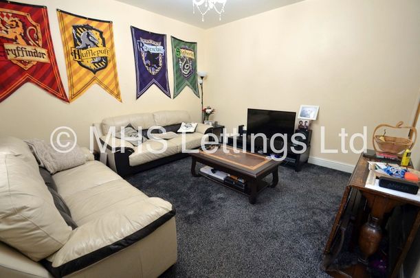 2 Bedroom Mid Terraced House for rent in Autumn Place - Photo 1