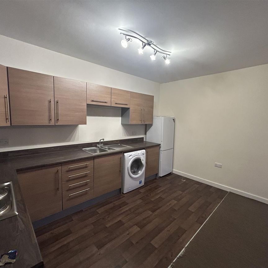 Studio House To Rent - Photo 1