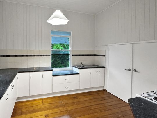 Beautiful 3-Bedroom Queenslander for Rent - Photo 1