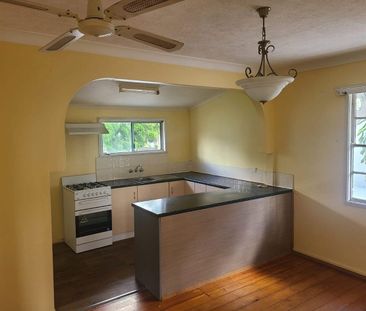 🏡 Charming 2-Storey Queenslander in Allenstown - Photo 4