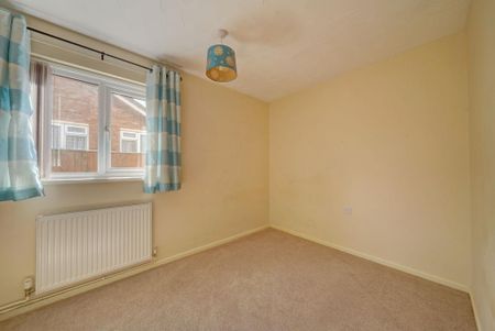 3 bedroom semi-detached bungalow to rent - Photo 4