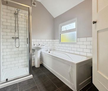 2 bedroom end of terrace house to rent - Photo 3