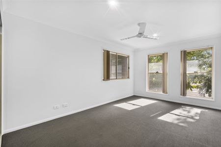 Four Bedroom Townhouse in Coomera! - Photo 2
