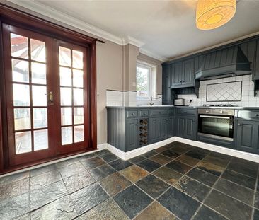 15, Abbeydale Oval, Kirkstall, Leeds, West Yorkshire, LS5 3RF - Photo 6