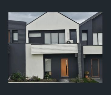 Spacious Family Home in Wollert - Photo 2