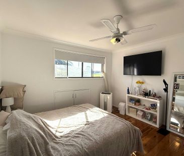 SPACIOUS FOUR BEDROOM TOWNHOUSE - Photo 4