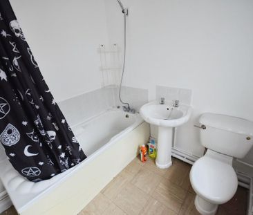 2 bedroom terraced house to rent - Photo 4