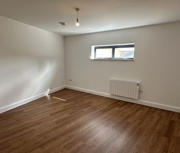 London Road North - Photo 6