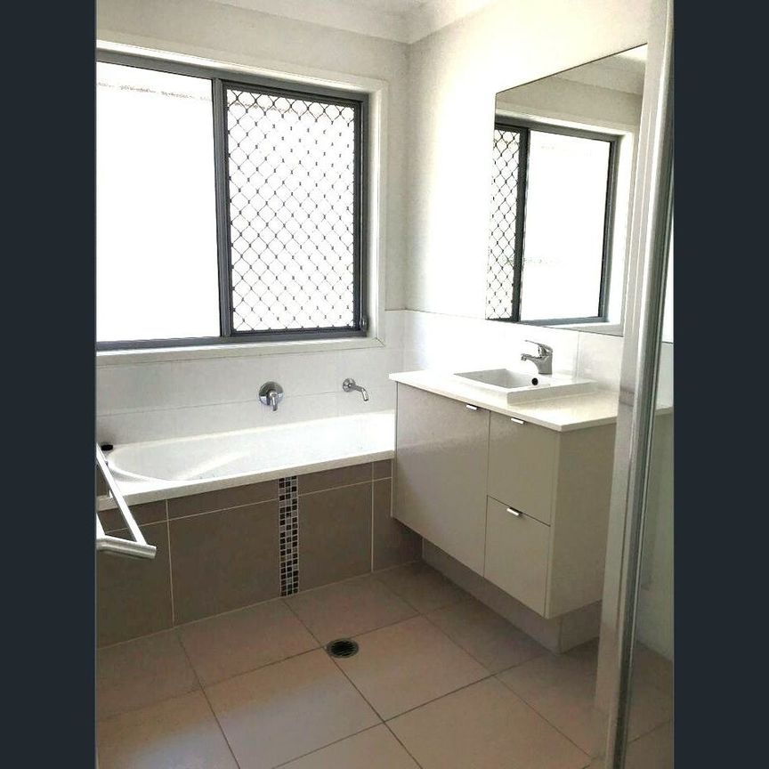 8 Braxlaw Cres, Dakabin, Qld 4503 - Photo 1