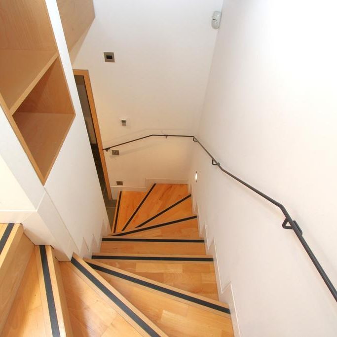 1 bedroom mews to rent - Photo 1