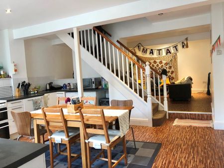 6 Bed Terraced House, Student House - North Rd, BS6 - Photo 3