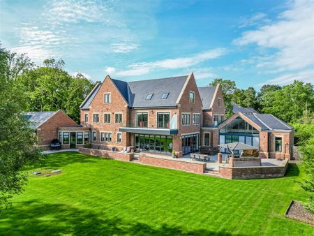 8 bedroom detached house to rent - Photo 2