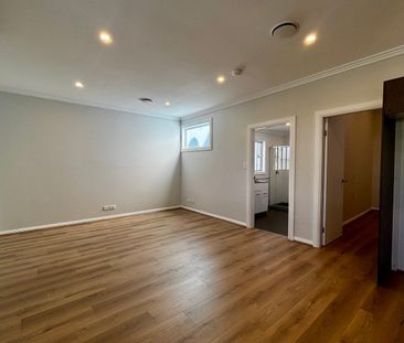 Renovated Apartment in Character Filled Victorian Terrace - Photo 6