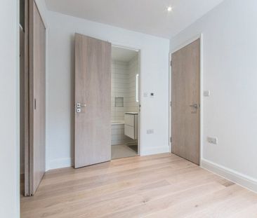 3 King George's Walk, 5 Esher High Street, Esher, Surrey, KT10 - Photo 1