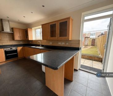 3 bedroom terraced house to rent - Photo 2
