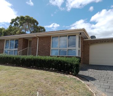 18 Saxonwood Drive, Narre Warren, VIC 3805 - Photo 4