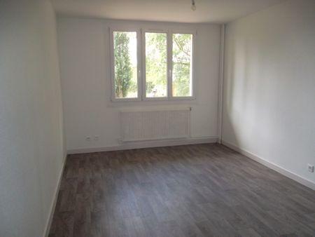 Location Appartement 4 pièces 65m² ROANNE 42300 - Photo 3
