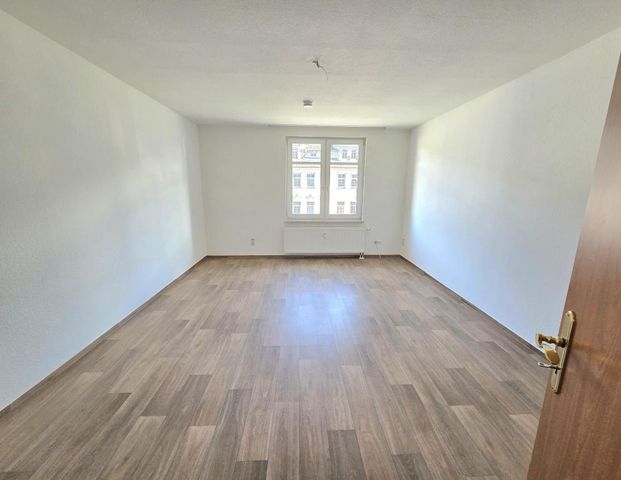 Großzügige 4-Zimmer-Wohnung mit Balkon/ Loggia! - Photo 1