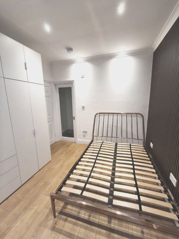 3 Bed Flat, Ground Floor, W3 - Photo 2