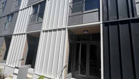 BEAUTIFULLY DESIGNED TOWNHOUSE: - Photo 4