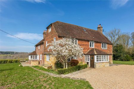 Attractive Grade II listed Farmhouse situated in a picturesque location in Hartfield. Featuring a tennis court and set in approx 12 acres of garden and woodland. - Photo 4