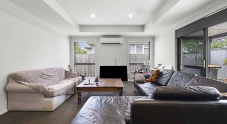 Modern home in a premium Cambridge location - Photo 3