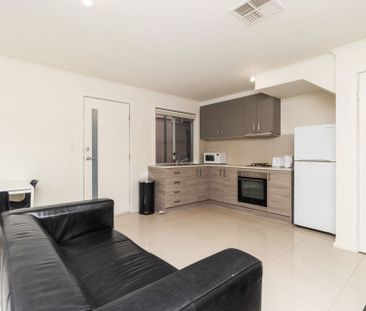 Modern & Low Maintenance Townhouse – Perfectly Positioned! - Photo 6