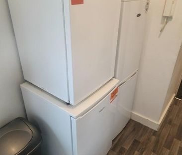 1 bedroom in a flat share to rent - Photo 1