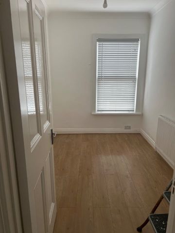 2 Bed Flat, St Fillans Road, SE6 - Photo 3