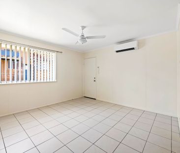 Stylish South Toowoomba Unit with Modern Comfort & Prime Location - Photo 6
