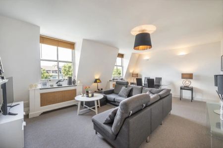 3 bedroom flat in London - Photo 3