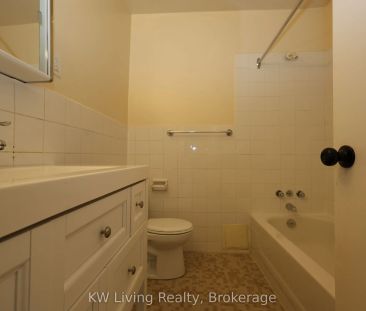 480 Lakeshore Road E #309 - Photo 2