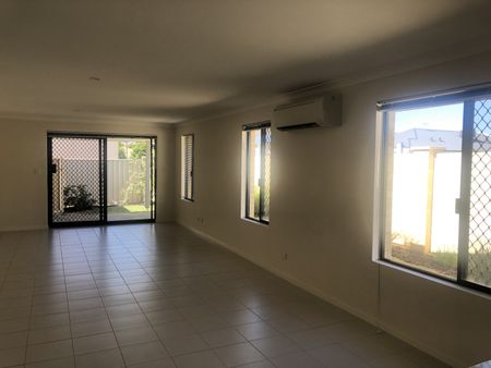 289 Pebble Beach Boulevard, Meadow Springs WA 6210 - House For Rent | Domain - Photo 5