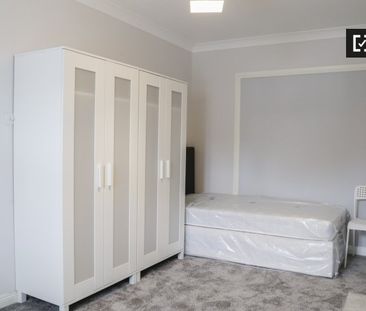 Bed for rent in 4-bedroom house in Stoneybatter, Dublin - Photo 5