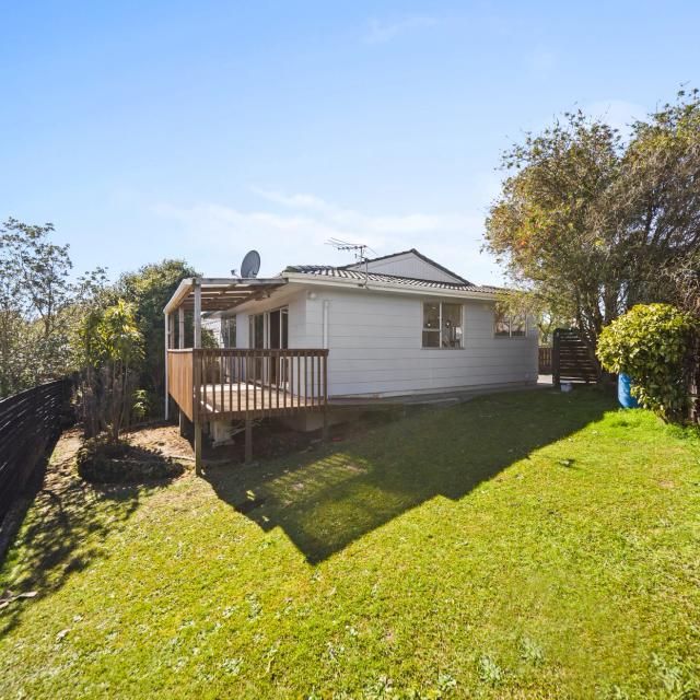 2 bedroom family home for rent in Papatoetoe! - Photo 1