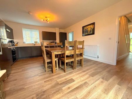 5 bedroom detached house to rent - Photo 4