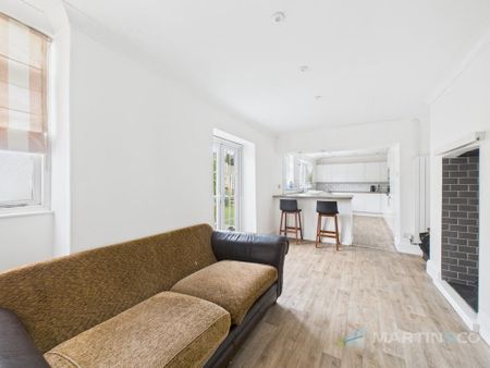 4 bedroom end of terrace house to rent - Photo 2