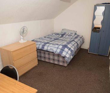 5 bed Semi-Detached House for Rent - Photo 5