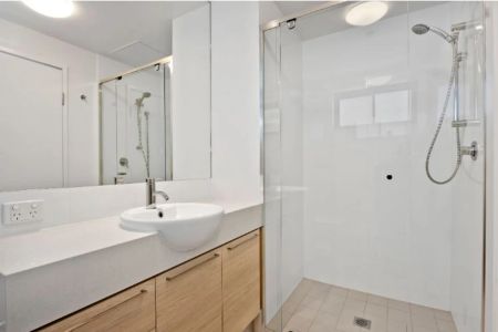 Unit 11704/8 Harbour Road, Hamilton. - Photo 3