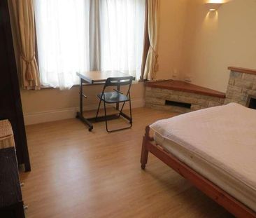 Bedroom Detached House In Charminster, BH9 - Photo 6