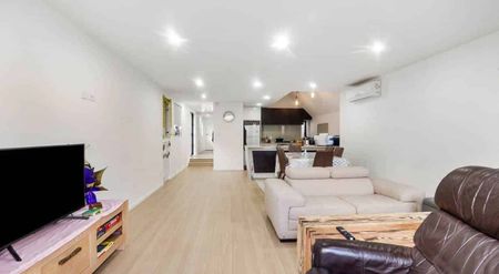 Luxury 3-Bedroom Home with Golf Course Views - Photo 3