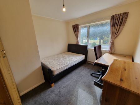 5 Bed Student Accommodation - Photo 5
