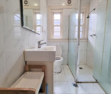 Convenient two bedroom unit in Ashfield - Photo 5