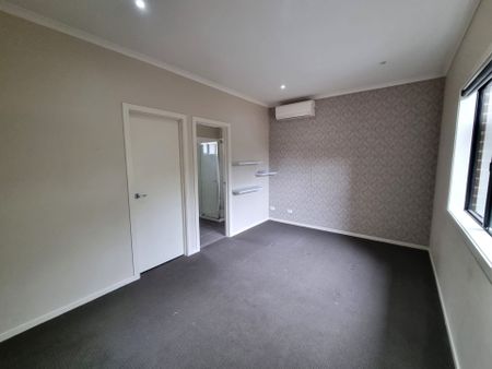 Amazing Townhouse! - Photo 5