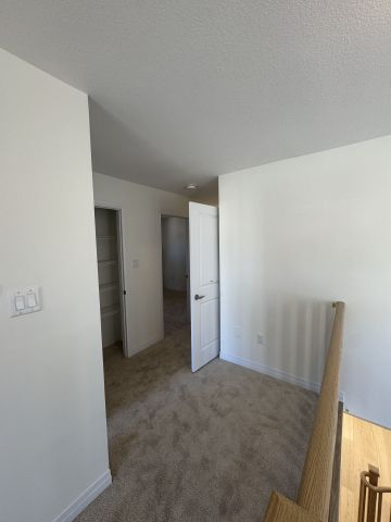 For Lease - 19 Cresthaven Heights, Thorold, Ontario - Photo 2