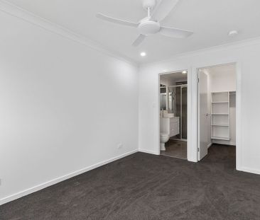 Modern Comfort Meets Lifestyle Convenience in Coomera - Photo 5